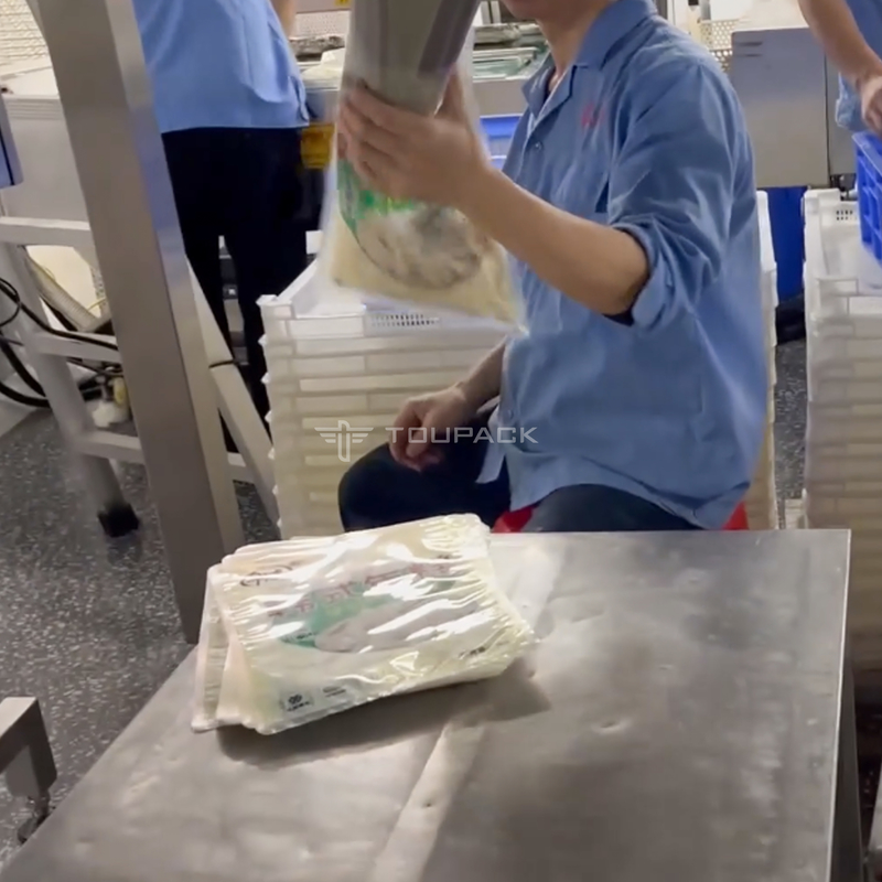 Envasado al vacío lateral de pesaje automático coreano del sello de la vertical 3 de la máquina de rellenar de la torta de arroz