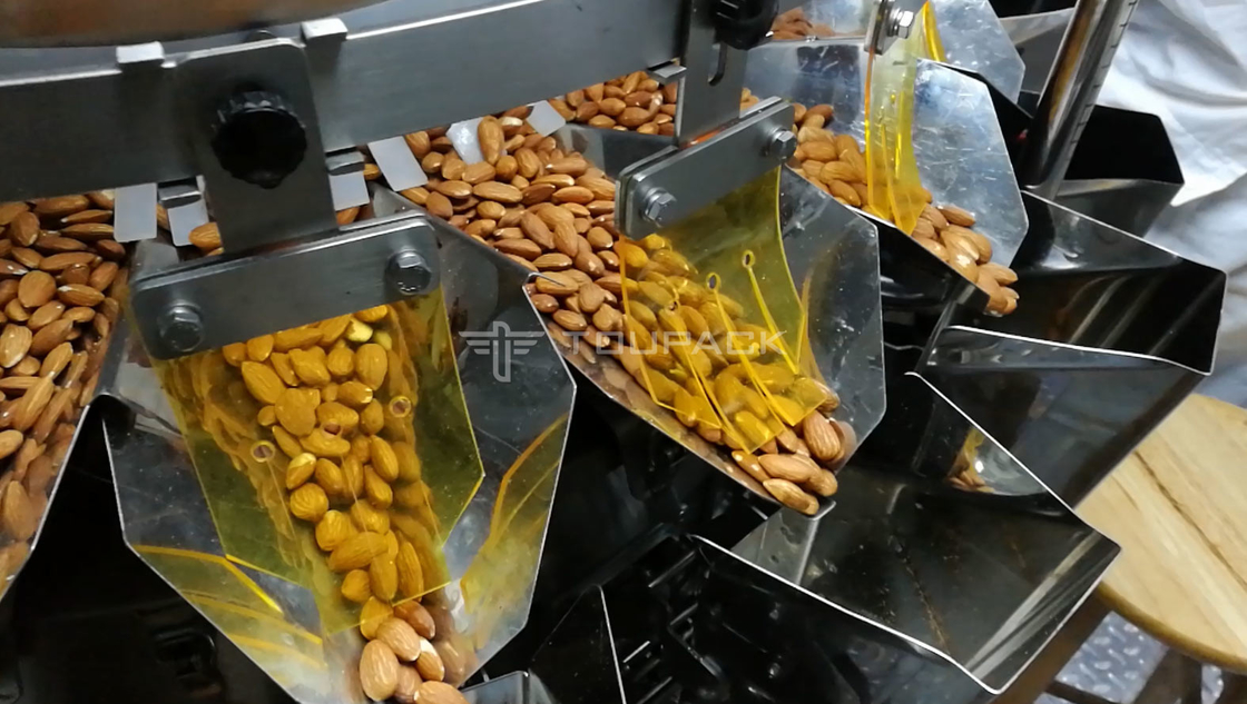 Empaquetadora de pesaje automática llena del transportador del elevador de Z para la estación Bean Raisin Peanut Snacks Rice