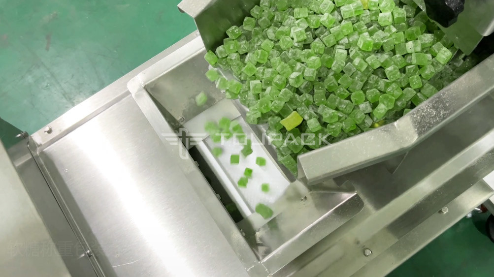 Máquinas de embalaje de caramelos gomosos totalmente automáticas de frutas de jalea blanda, masticación de dulces VFFS Máquina de embalaje de sello trasero