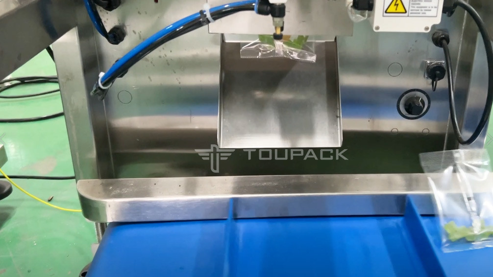 Máquinas de embalaje de caramelos gomosos totalmente automáticas de frutas de jalea blanda, masticación de dulces VFFS Máquina de embalaje de sello trasero