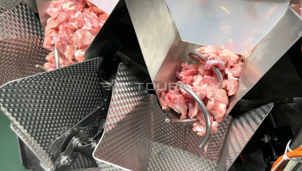 Carne congelada fresca carne de cerdo cruda costillas costillas máquina de embalaje de pesas multi-cabeza con alimentación de tornillo
