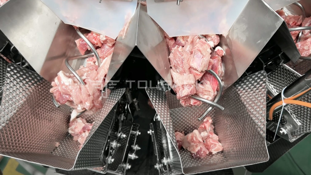 Carne congelada fresca carne de cerdo cruda costillas costillas máquina de embalaje de pesas multi-cabeza con alimentación de tornillo