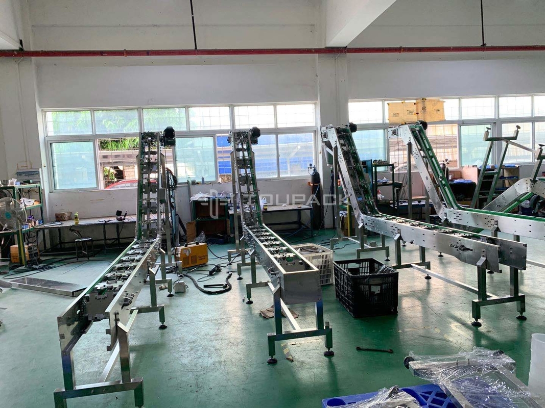 Tamaño personalizado de acero inoxidable Conveyor de forma Z para alimentos Conveyor de cinturón de bolas de carne
