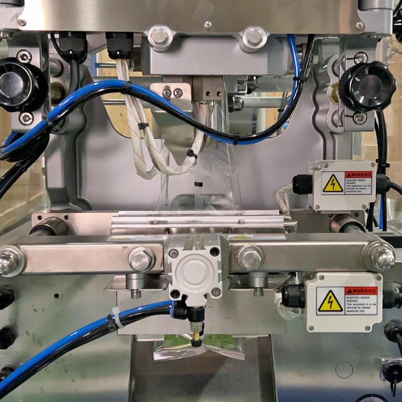 Máquina de embalaje de gránulos de 200 g a 500 g VFFS automática completa de pesaje de sello bolso de bolsa de embalaje de caramelos y bocadillos Máquina de embalaje de nitrógeno